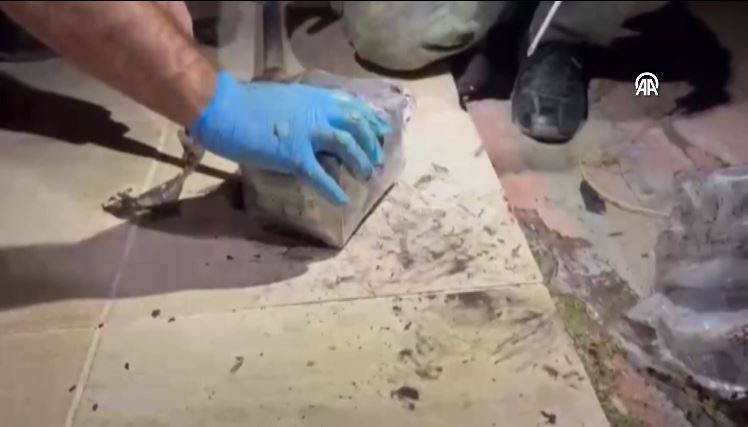 Akünün içine saklamışlar! Tam 11 kilo - Resim: 11